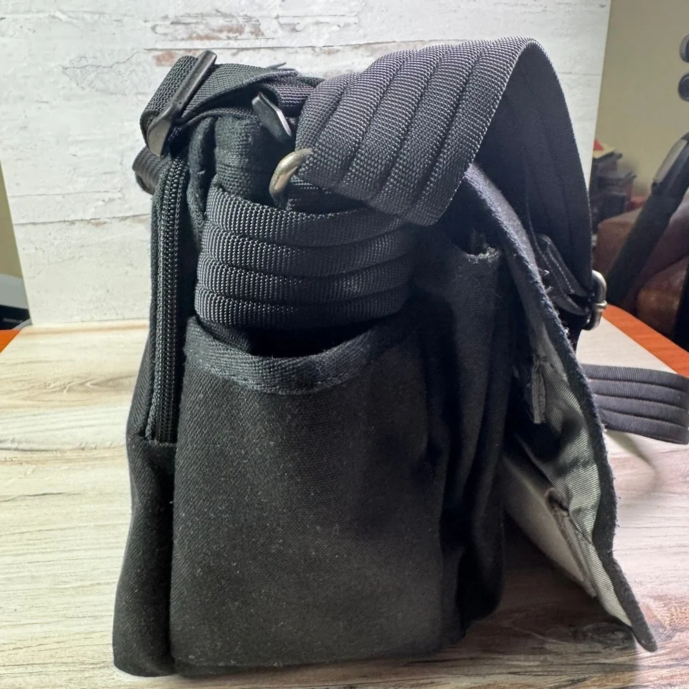 Think Tank Retrospective 7 Black Canvas Camera Messenger Bag Shoulder Strap